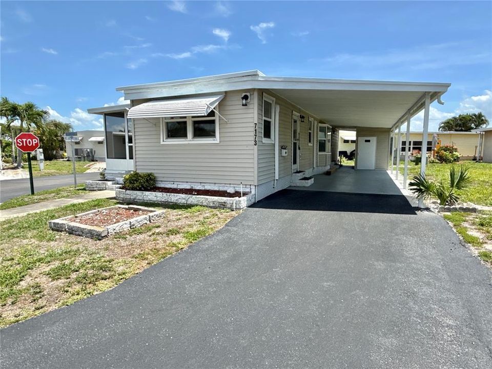 For Sale: $165,000 (2 beds, 1 baths, 818 Square Feet)