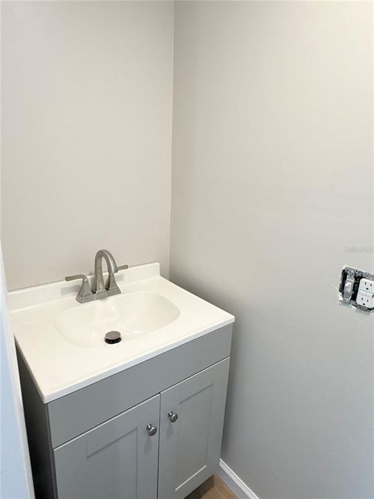 For Sale: $165,000 (2 beds, 1 baths, 818 Square Feet)