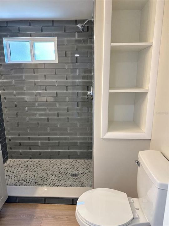 For Sale: $165,000 (2 beds, 1 baths, 818 Square Feet)