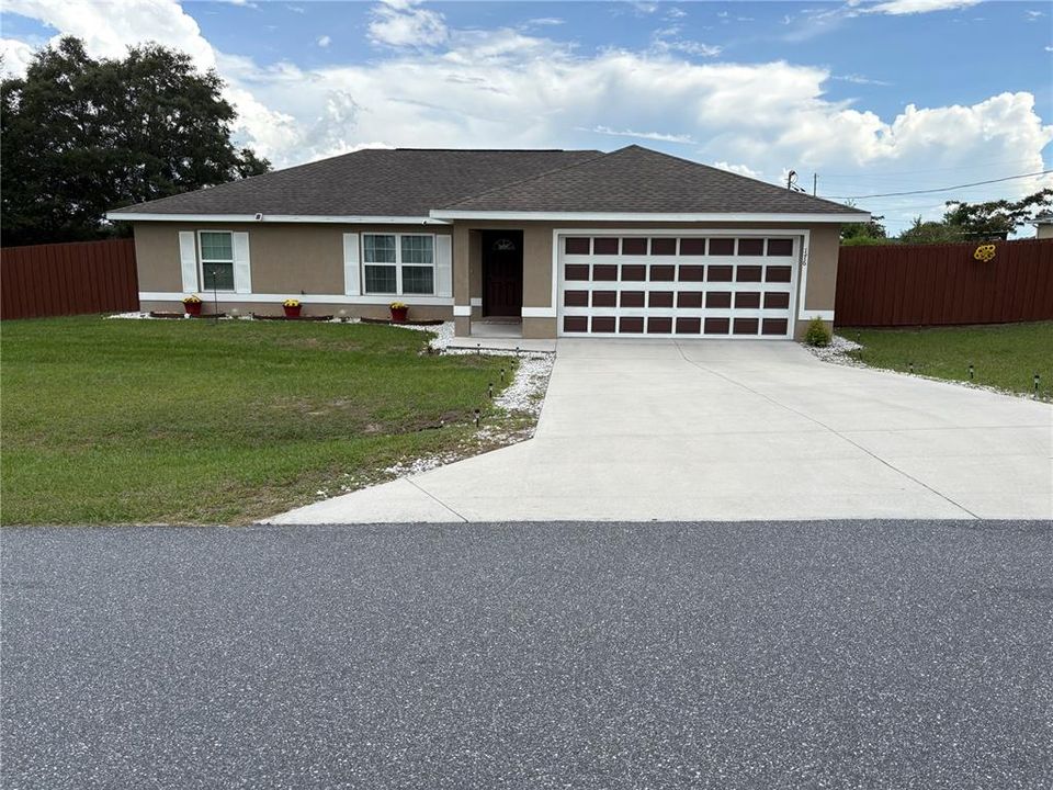 For Sale: $267,000 (3 beds, 2 baths, 1352 Square Feet)