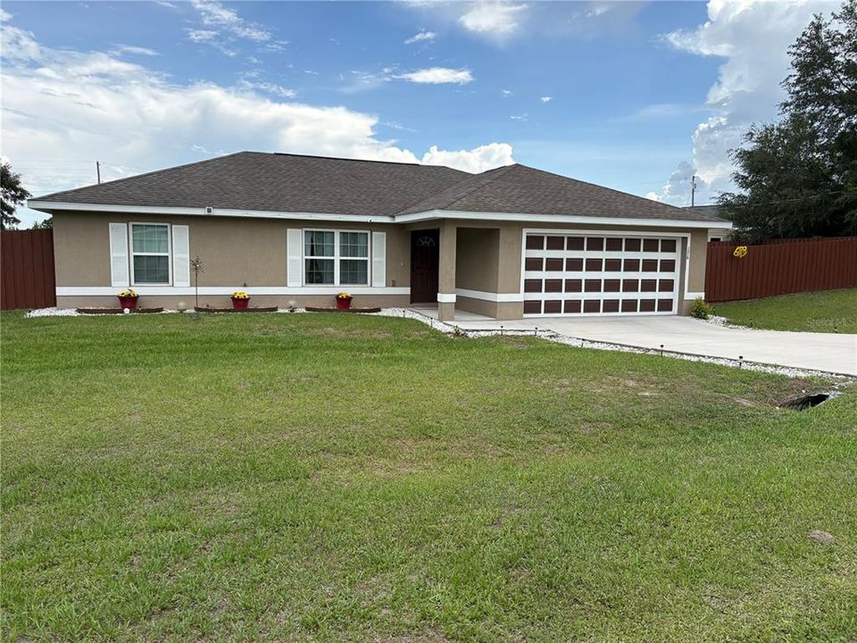 For Sale: $267,000 (3 beds, 2 baths, 1352 Square Feet)