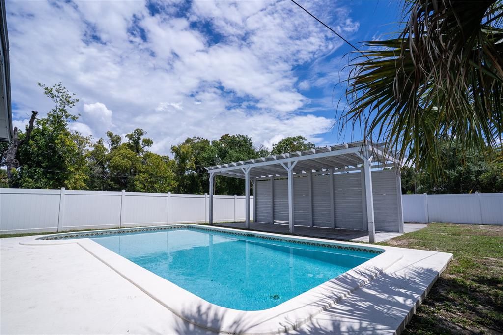 Active With Contract: $349,000 (3 beds, 2 baths, 1000 Square Feet)