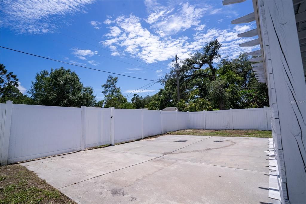 Active With Contract: $349,000 (3 beds, 2 baths, 1000 Square Feet)