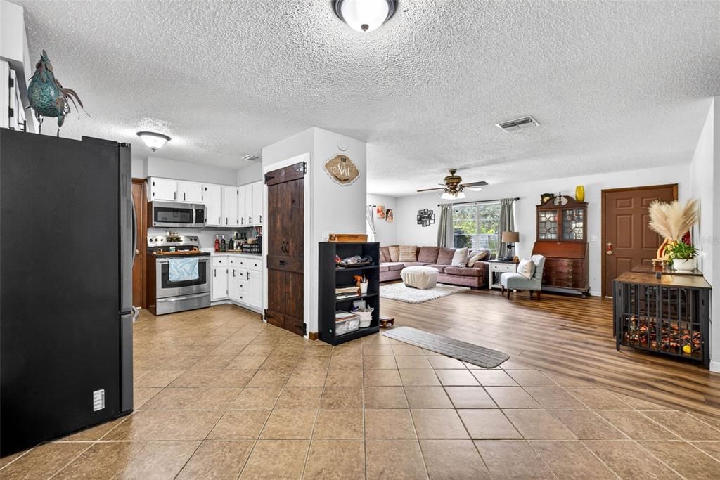 For Sale: $439,900 (3 beds, 2 baths, 1400 Square Feet)