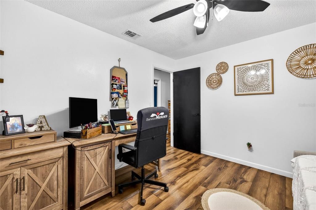 For Sale: $439,900 (3 beds, 2 baths, 1400 Square Feet)