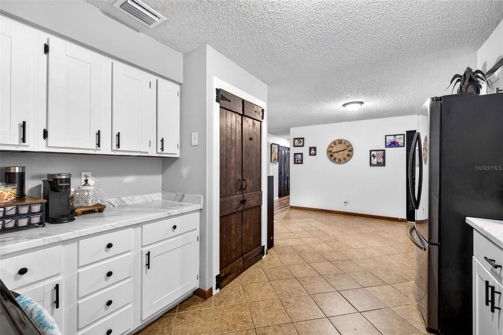 For Sale: $439,900 (3 beds, 2 baths, 1400 Square Feet)