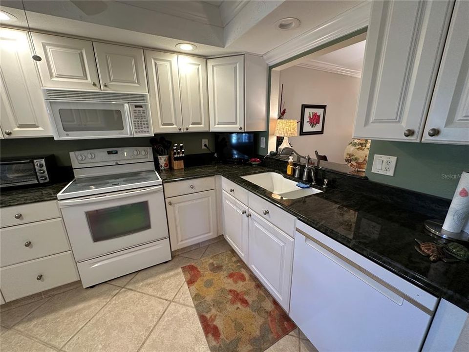 For Rent: $3,500 (2 beds, 2 baths, 1186 Square Feet)