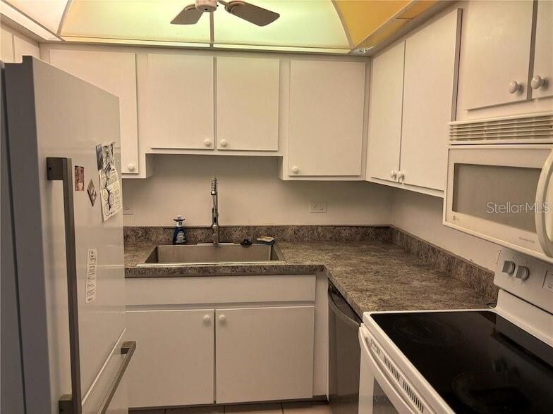 For Sale: $180,000 (2 beds, 2 baths, 940 Square Feet)