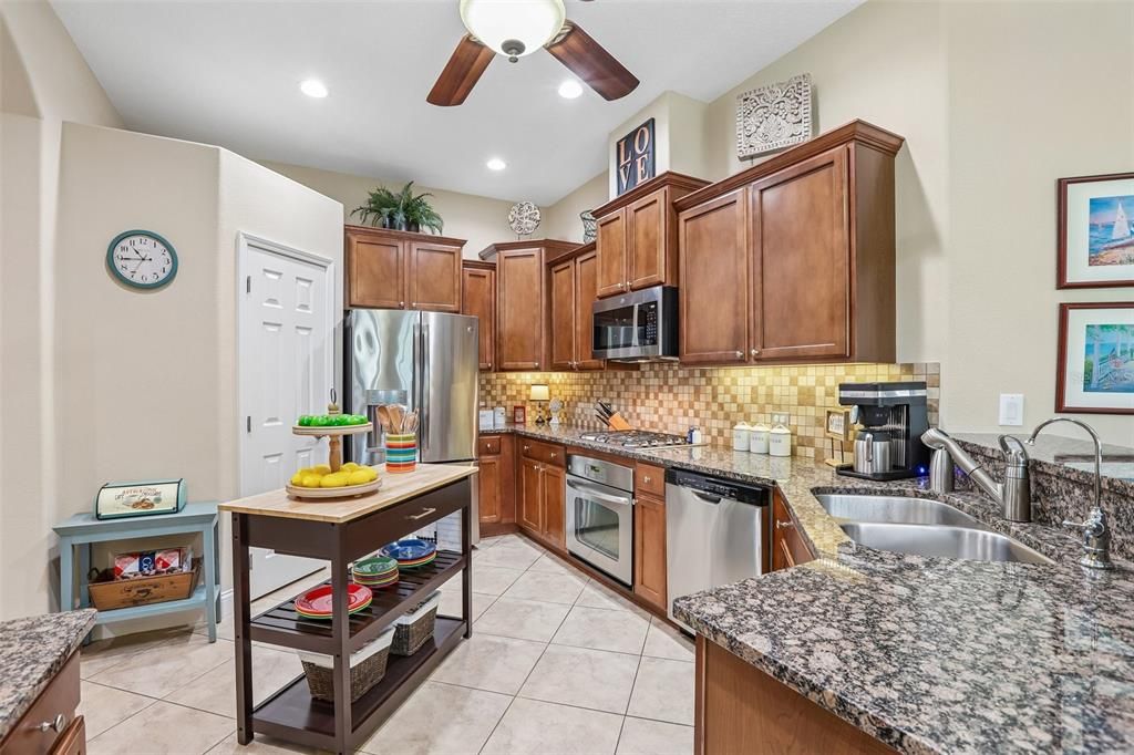 For Sale: $399,900 (2 beds, 2 baths, 1629 Square Feet)
