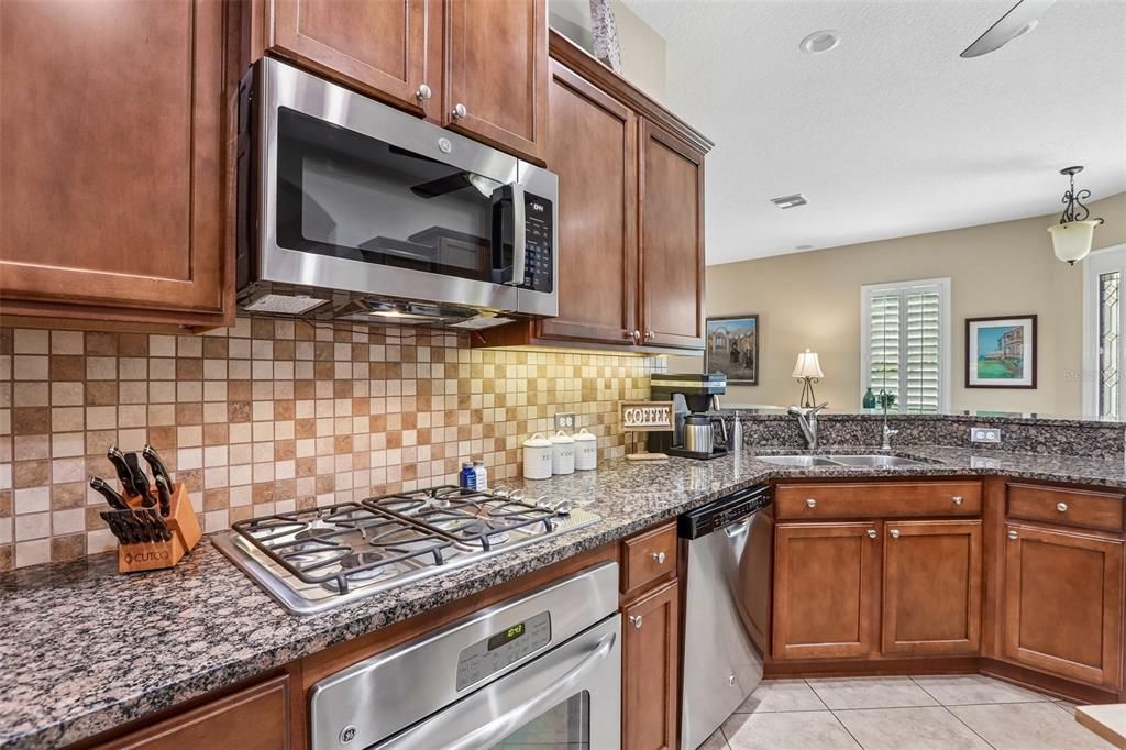 For Sale: $399,900 (2 beds, 2 baths, 1629 Square Feet)