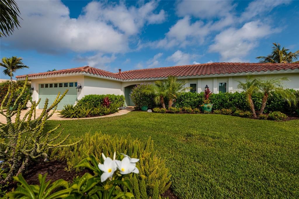 For Sale: $1,489,000 (4 beds, 3 baths, 2414 Square Feet)