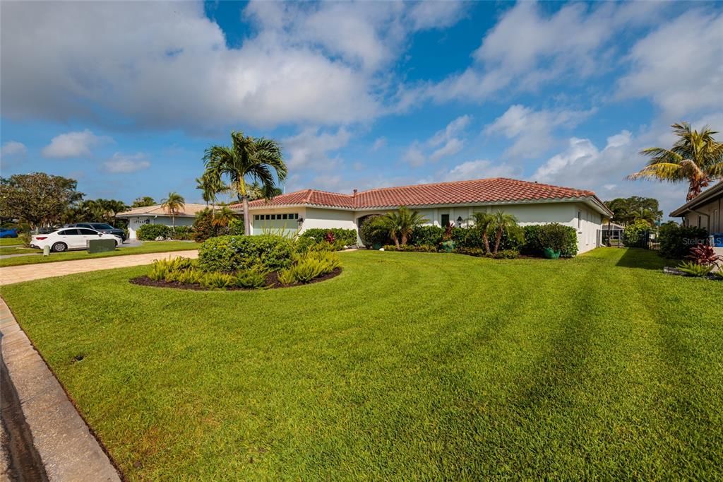 For Sale: $1,489,000 (4 beds, 3 baths, 2414 Square Feet)