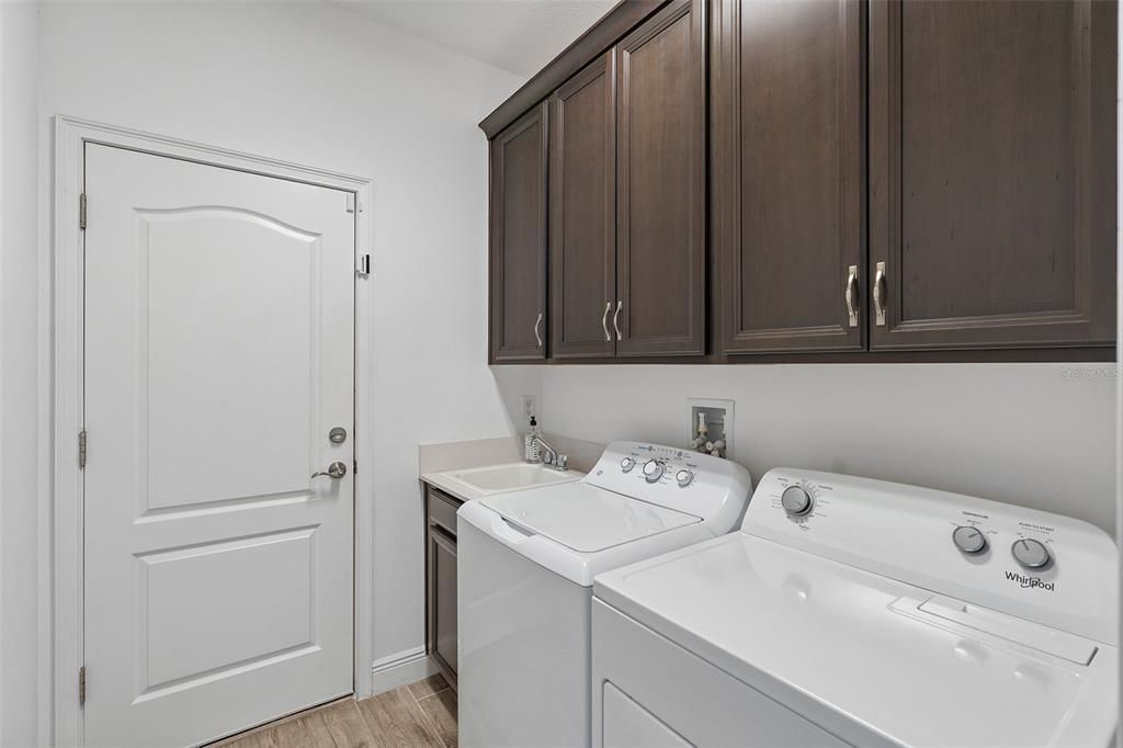 For Sale: $439,000 (4 beds, 2 baths, 1901 Square Feet)