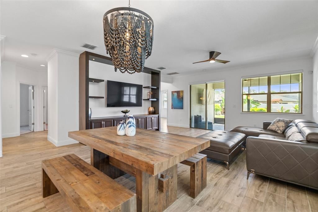 For Sale: $439,000 (4 beds, 2 baths, 1901 Square Feet)