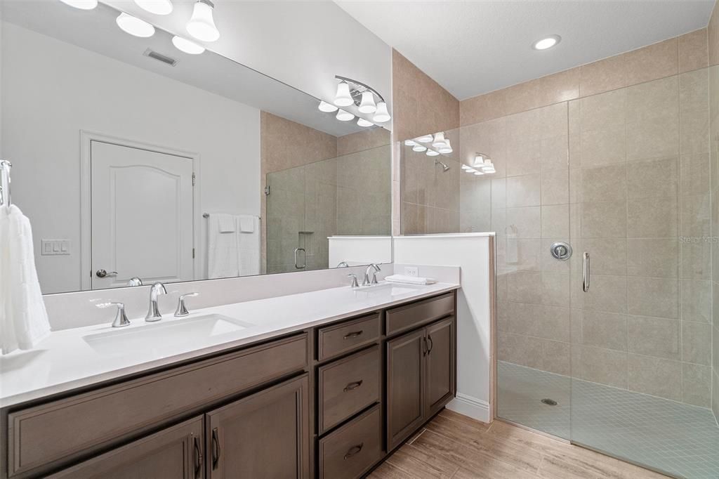 For Sale: $439,000 (4 beds, 2 baths, 1901 Square Feet)