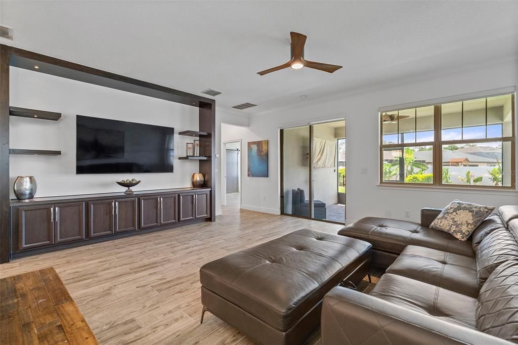 For Sale: $439,000 (4 beds, 2 baths, 1901 Square Feet)