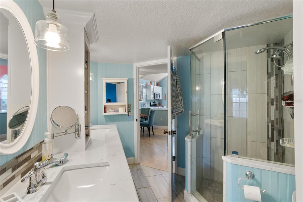 For Sale: $429,900 (3 beds, 2 baths, 1595 Square Feet)