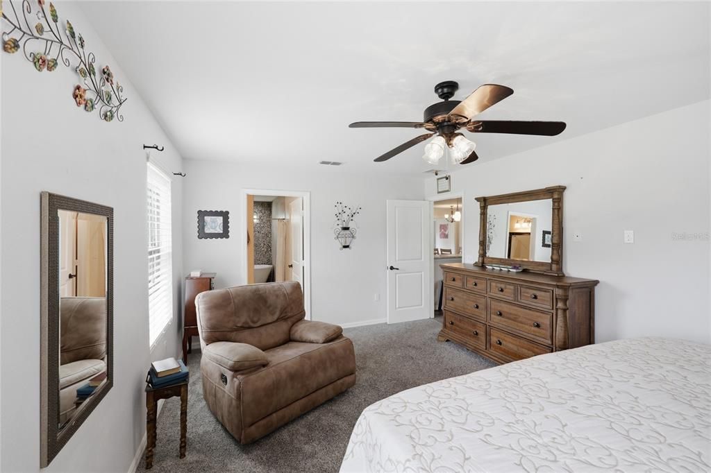For Sale: $359,000 (5 beds, 3 baths, 1910 Square Feet)