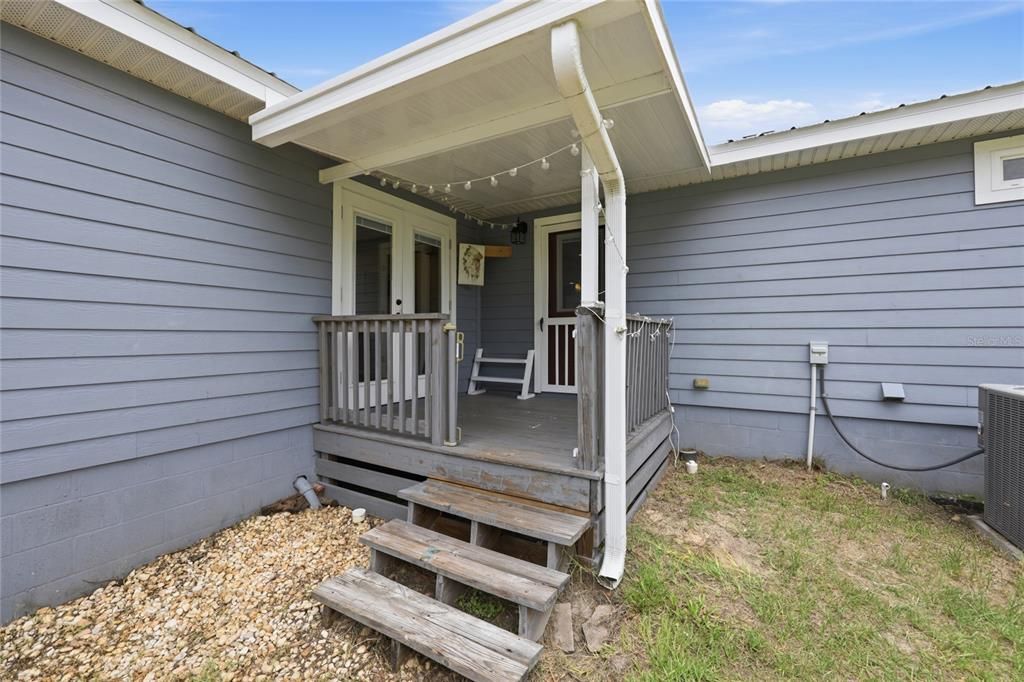 For Sale: $359,000 (5 beds, 3 baths, 1910 Square Feet)
