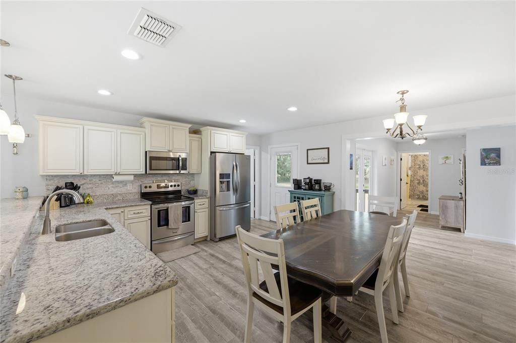 For Sale: $359,000 (5 beds, 3 baths, 1910 Square Feet)