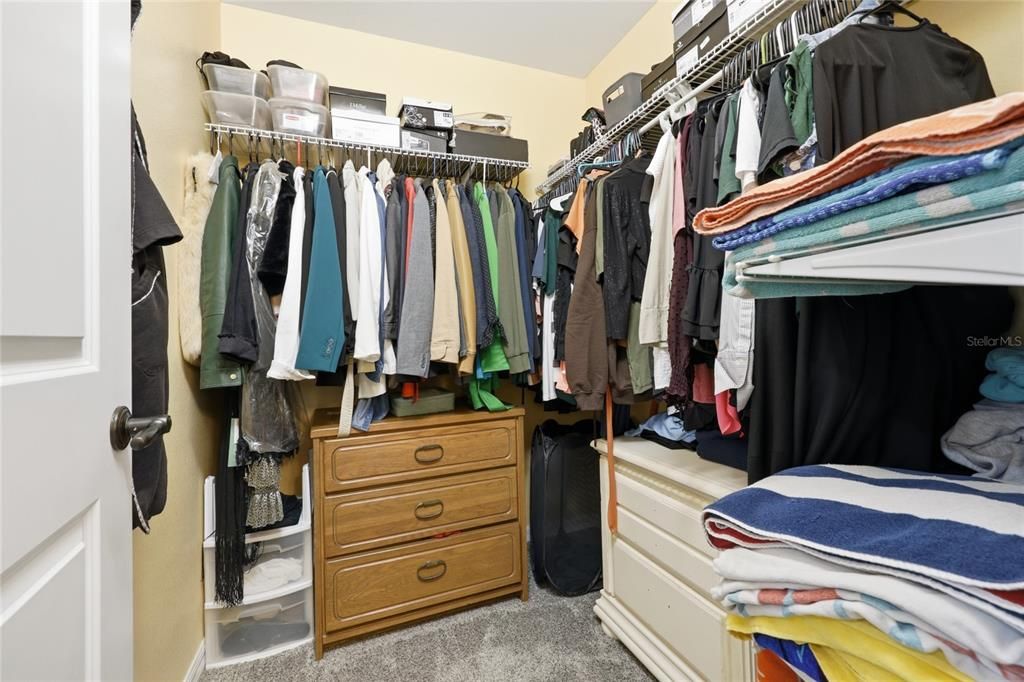 For Sale: $359,000 (5 beds, 3 baths, 1910 Square Feet)