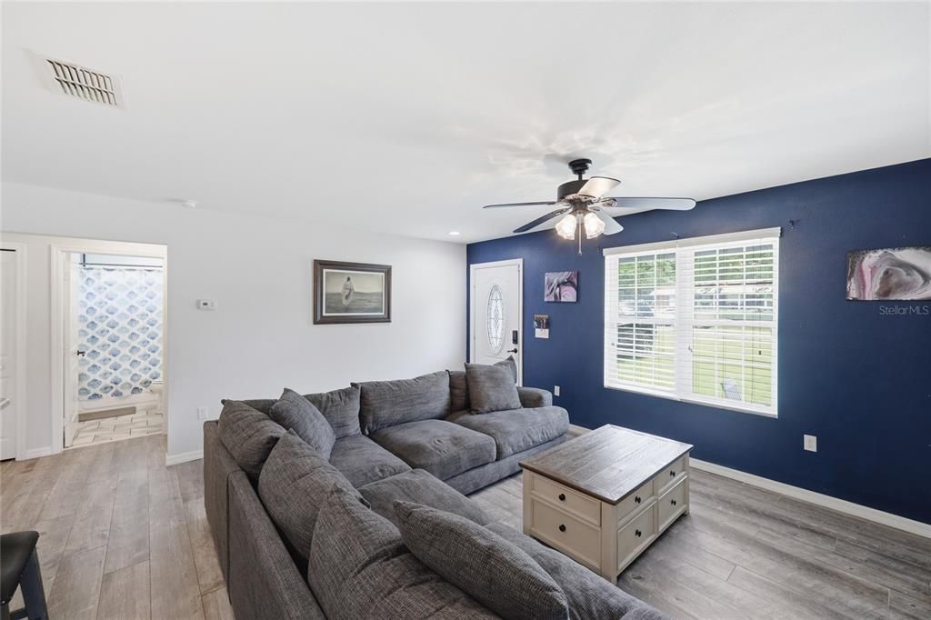 For Sale: $359,000 (5 beds, 3 baths, 1910 Square Feet)