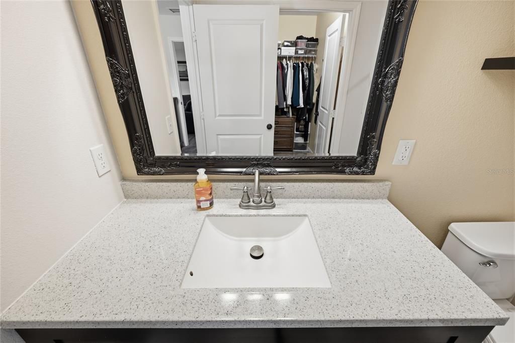 For Sale: $359,000 (5 beds, 3 baths, 1910 Square Feet)