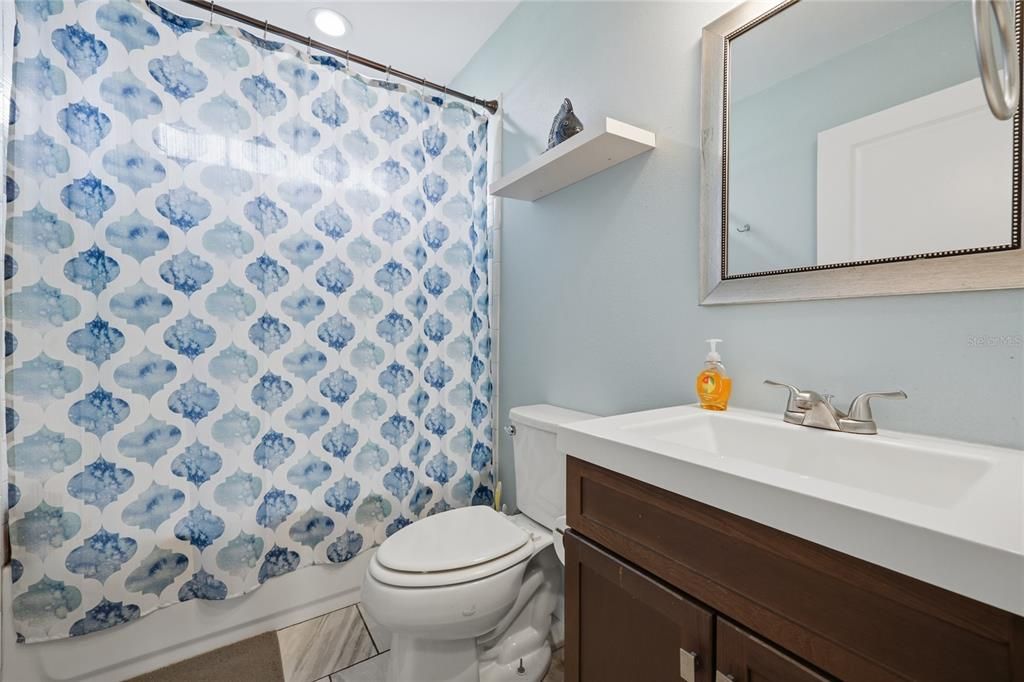 For Sale: $359,000 (5 beds, 3 baths, 1910 Square Feet)
