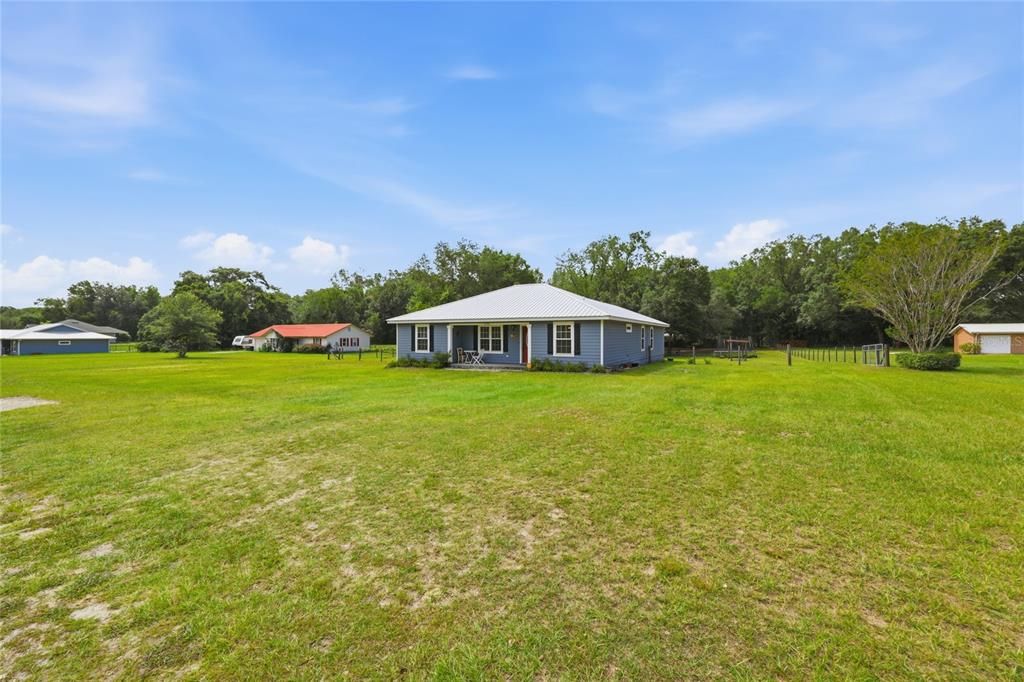 For Sale: $359,000 (5 beds, 3 baths, 1910 Square Feet)