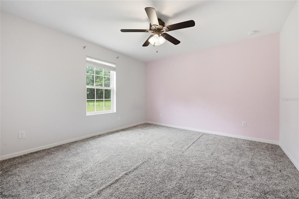 For Sale: $359,000 (5 beds, 3 baths, 1910 Square Feet)