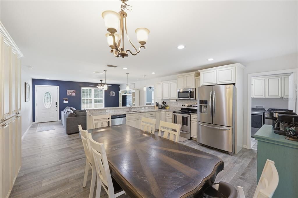 For Sale: $359,000 (5 beds, 3 baths, 1910 Square Feet)