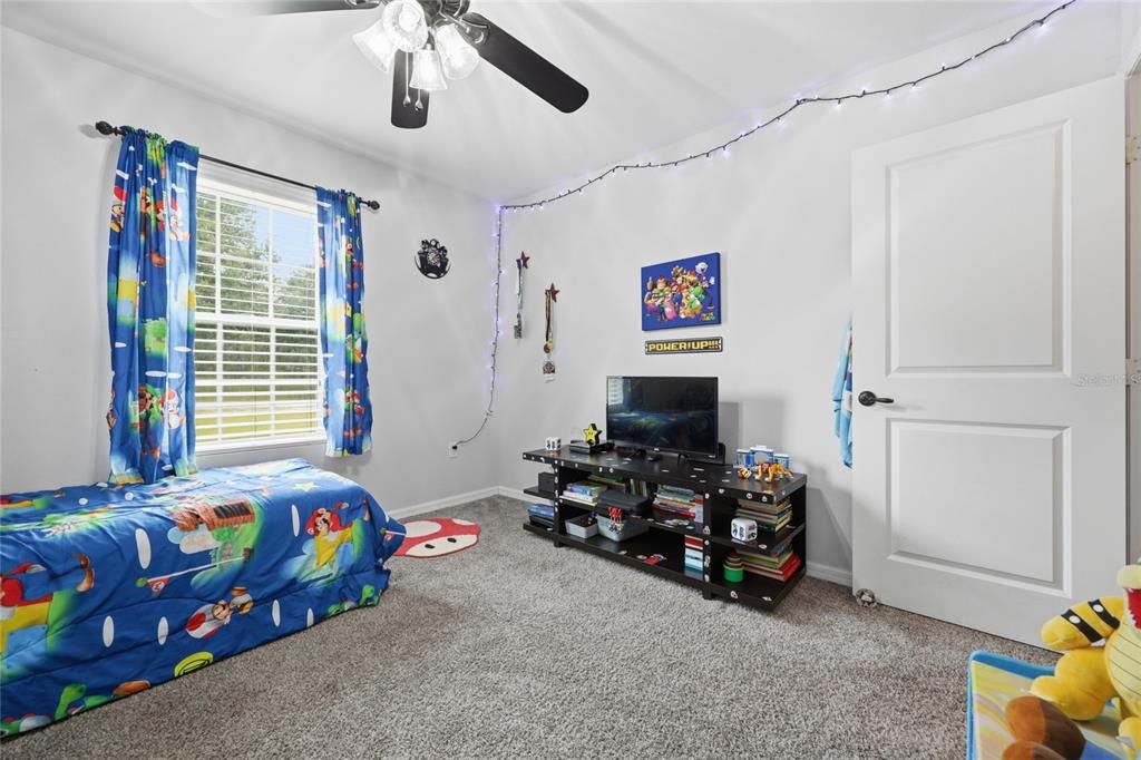 For Sale: $359,000 (5 beds, 3 baths, 1910 Square Feet)