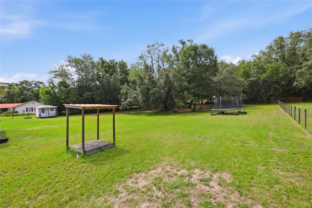 For Sale: $359,000 (5 beds, 3 baths, 1910 Square Feet)