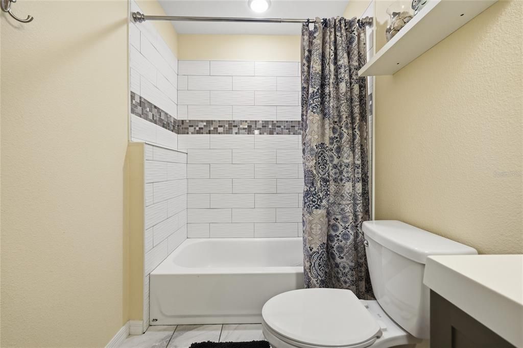 For Sale: $359,000 (5 beds, 3 baths, 1910 Square Feet)