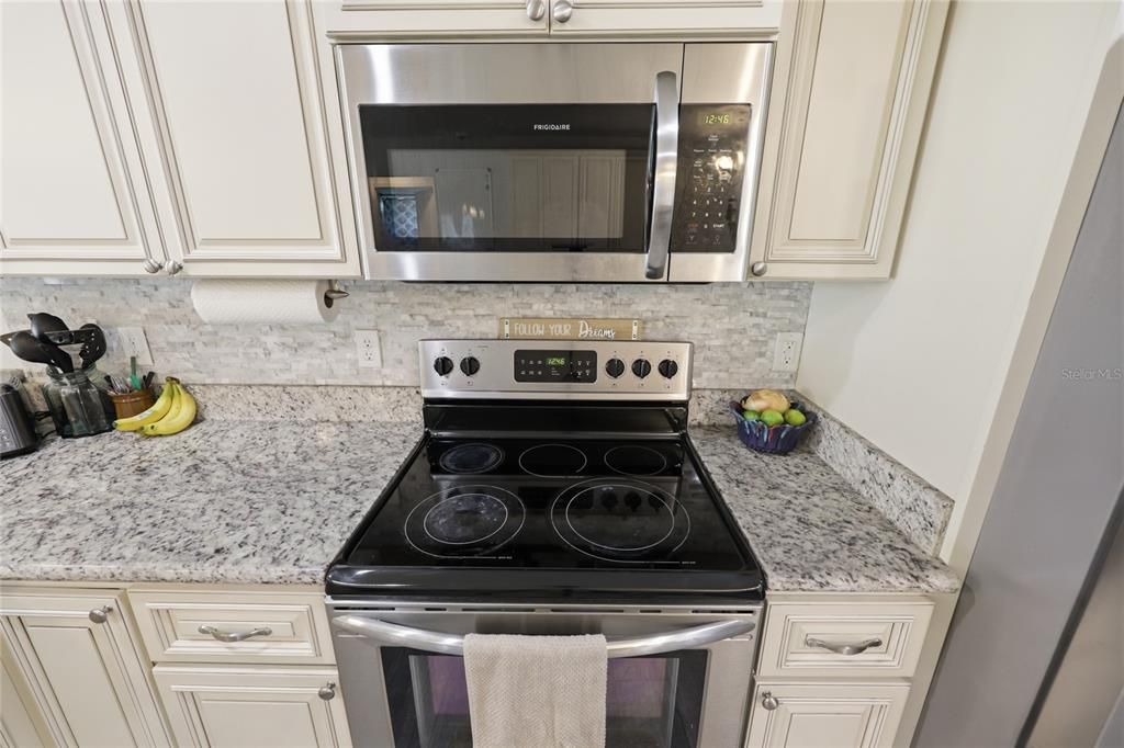 For Sale: $359,000 (5 beds, 3 baths, 1910 Square Feet)