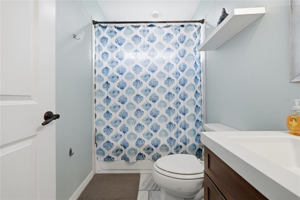 For Sale: $359,000 (5 beds, 3 baths, 1910 Square Feet)