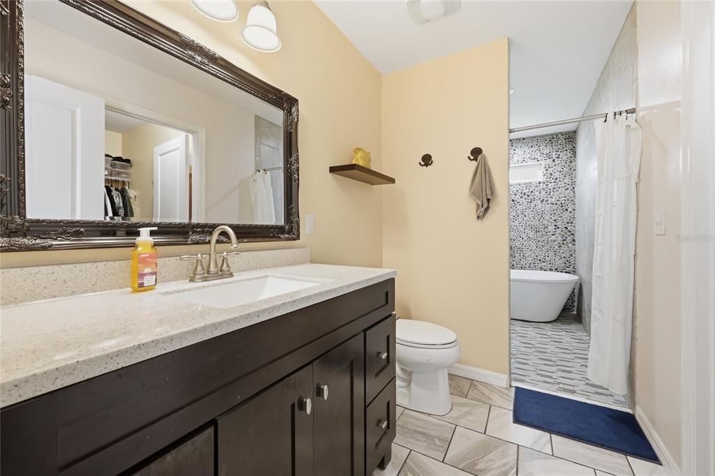 For Sale: $359,000 (5 beds, 3 baths, 1910 Square Feet)