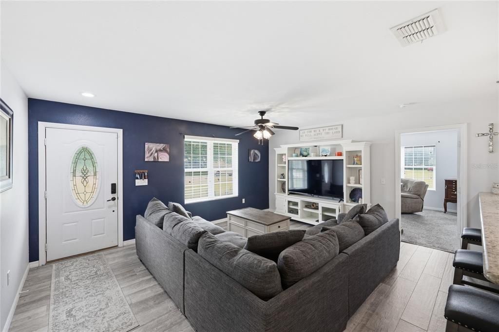 For Sale: $359,000 (5 beds, 3 baths, 1910 Square Feet)