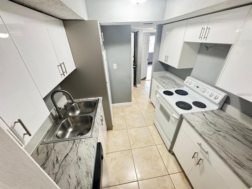 В аренду: $1,250 (1 спален, 1 ванн, 756 Квадратных фут)