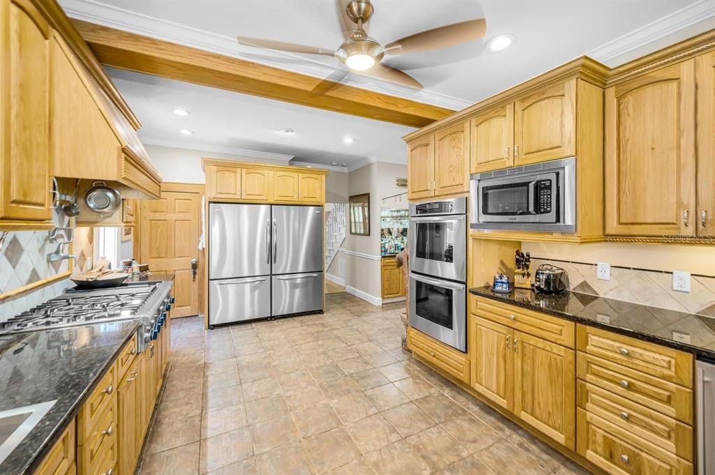 For Sale: $2,788,000 (6 beds, 5 baths, 4608 Square Feet)