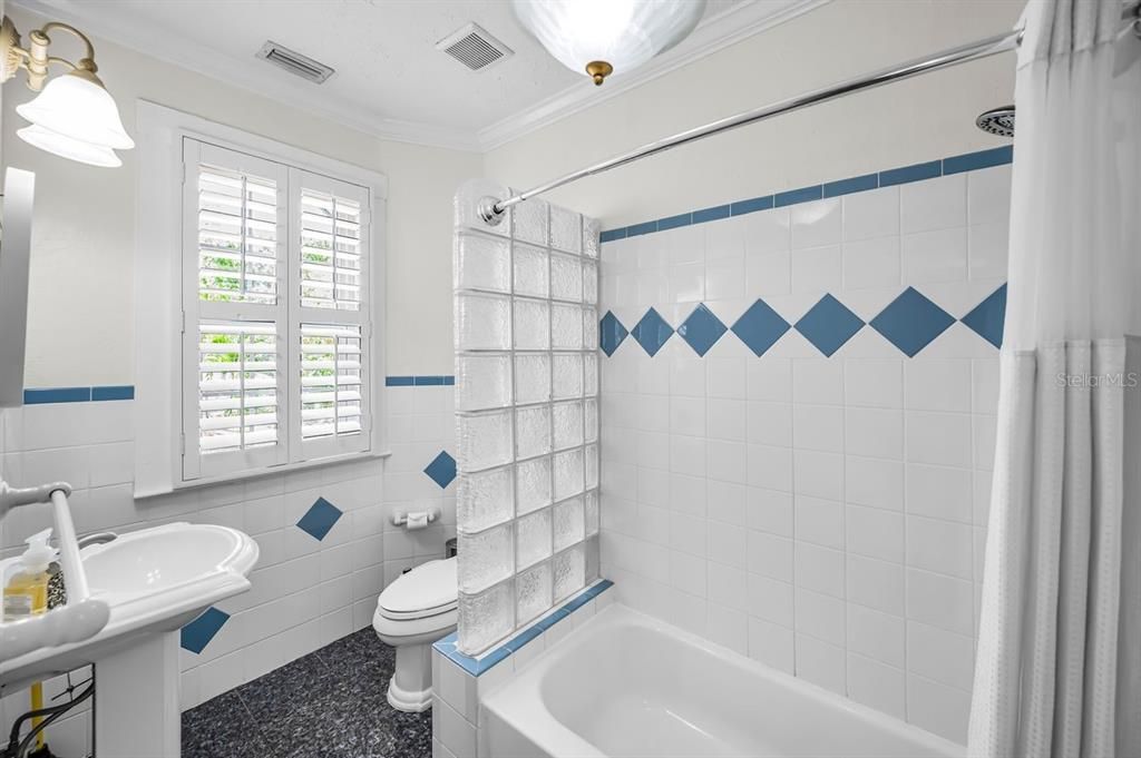 For Sale: $2,788,000 (6 beds, 5 baths, 4608 Square Feet)