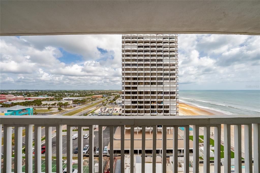For Sale: $174,900 (1 beds, 1 baths, 665 Square Feet)