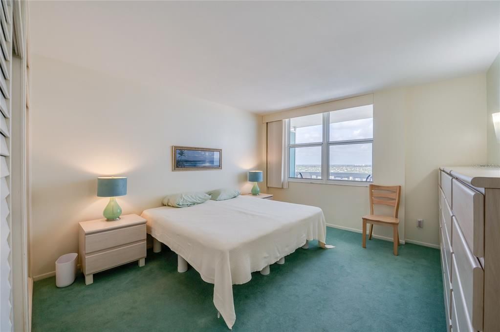 For Sale: $174,900 (1 beds, 1 baths, 665 Square Feet)