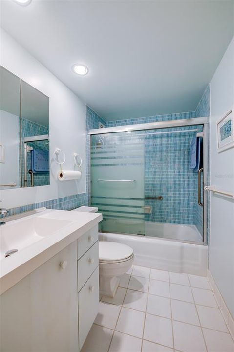 For Sale: $174,900 (1 beds, 1 baths, 665 Square Feet)