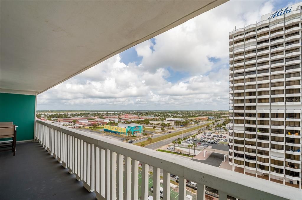 For Sale: $174,900 (1 beds, 1 baths, 665 Square Feet)