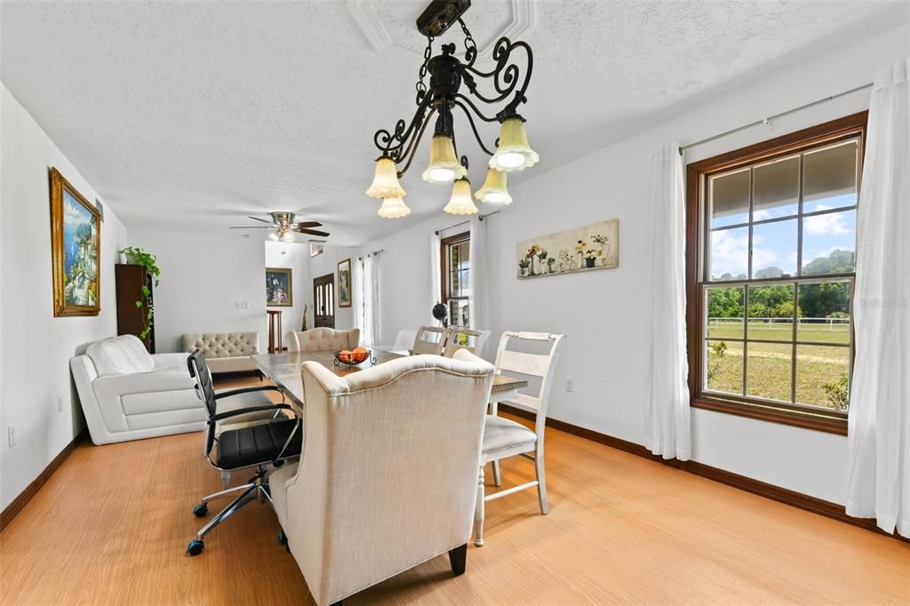 待售: $3,250,000 (19.65 acres)