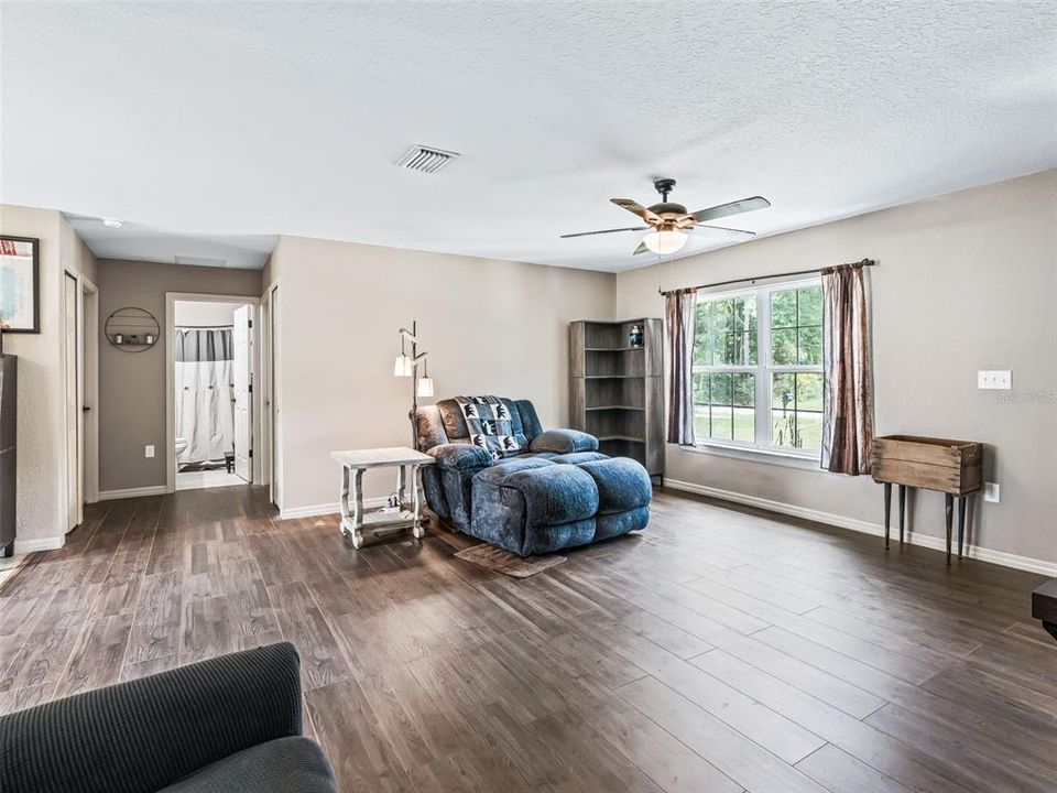 For Sale: $250,000 (3 beds, 2 baths, 1332 Square Feet)