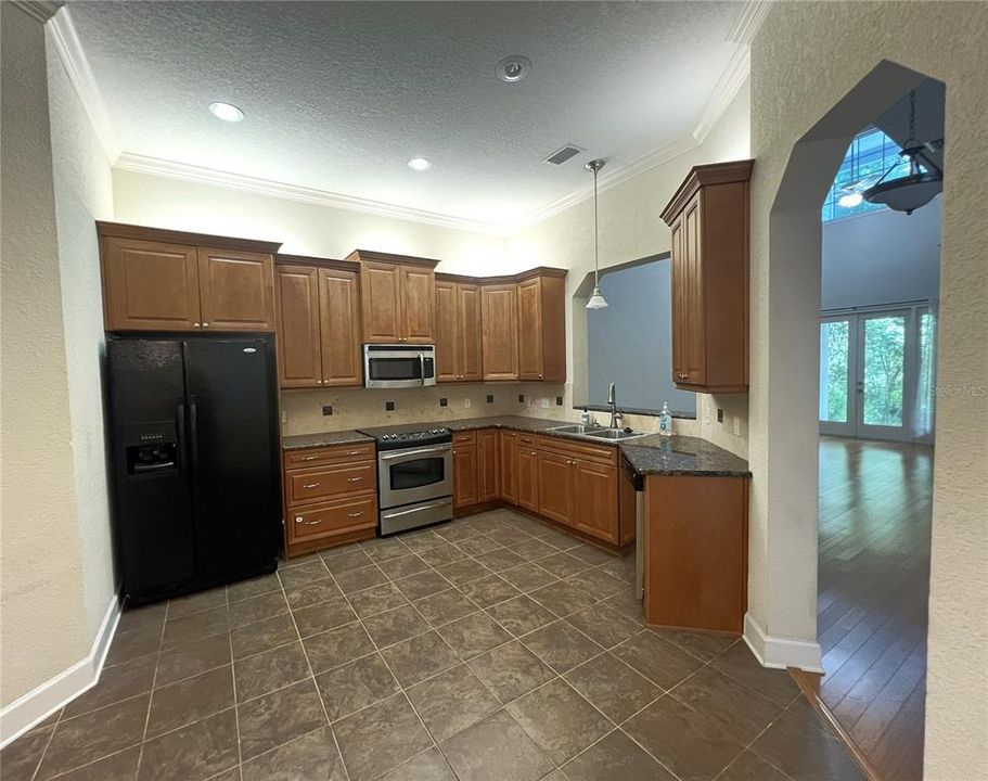 For Sale: $375,000 (3 beds, 2 baths, 2348 Square Feet)