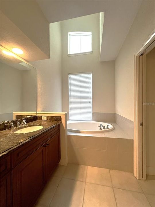 For Sale: $375,000 (3 beds, 2 baths, 2348 Square Feet)