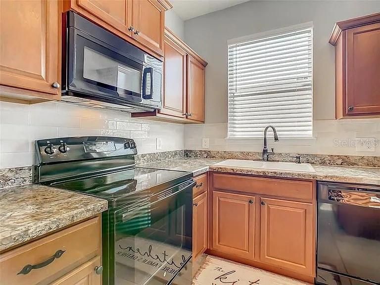 For Rent: $2,099 (3 beds, 2 baths, 1448 Square Feet)
